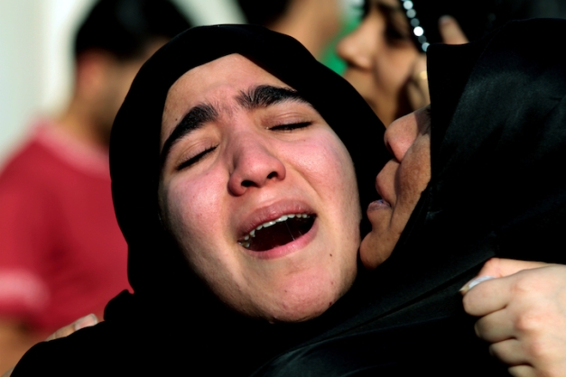 Στην κηδεία 8χρονου αγοριού που σκοτώθηκε στη Μανάμα από εισπνοή χημικών, σύμφωνα με την αντιπολίτευση (φωτο: Hasan Jamali/AP)